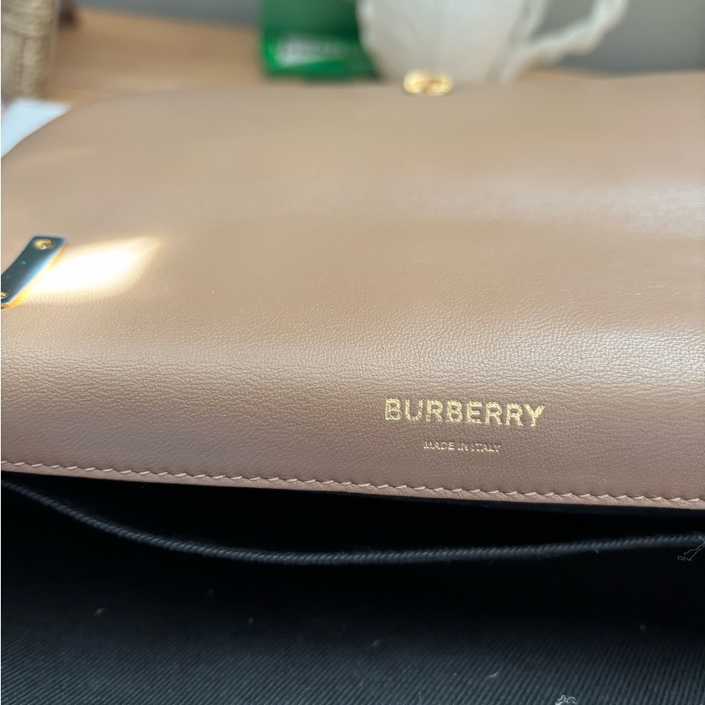 Burberry Lola Tan Quilted Shoulder Bag with Gold Chain - Picture 4 of 5